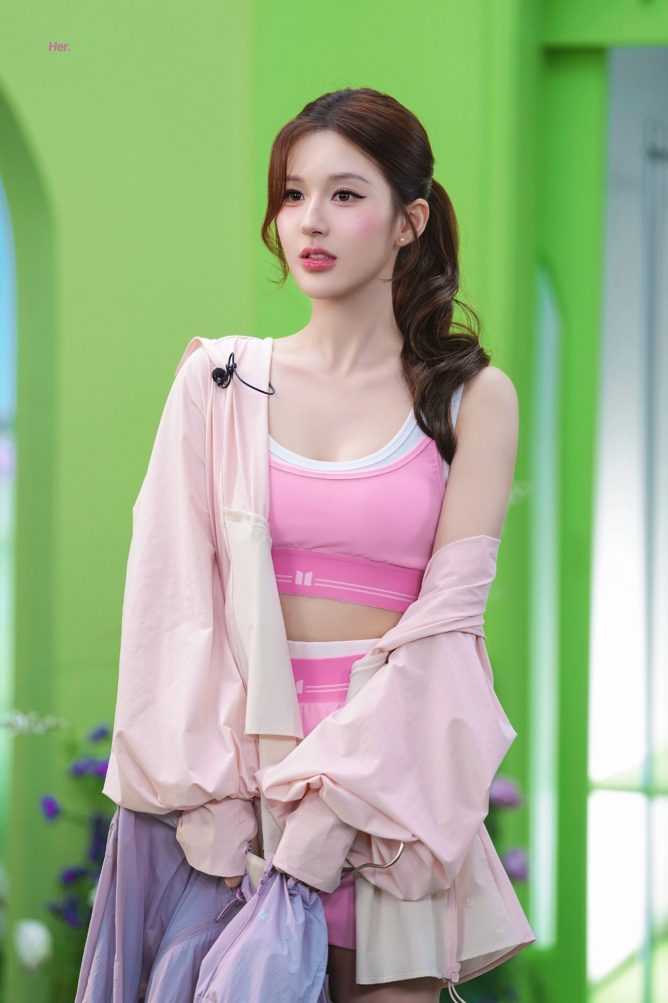 G&ograve; m&aacute; hồng như say rượu của Triệu Lộ Tư- Ảnh 2.