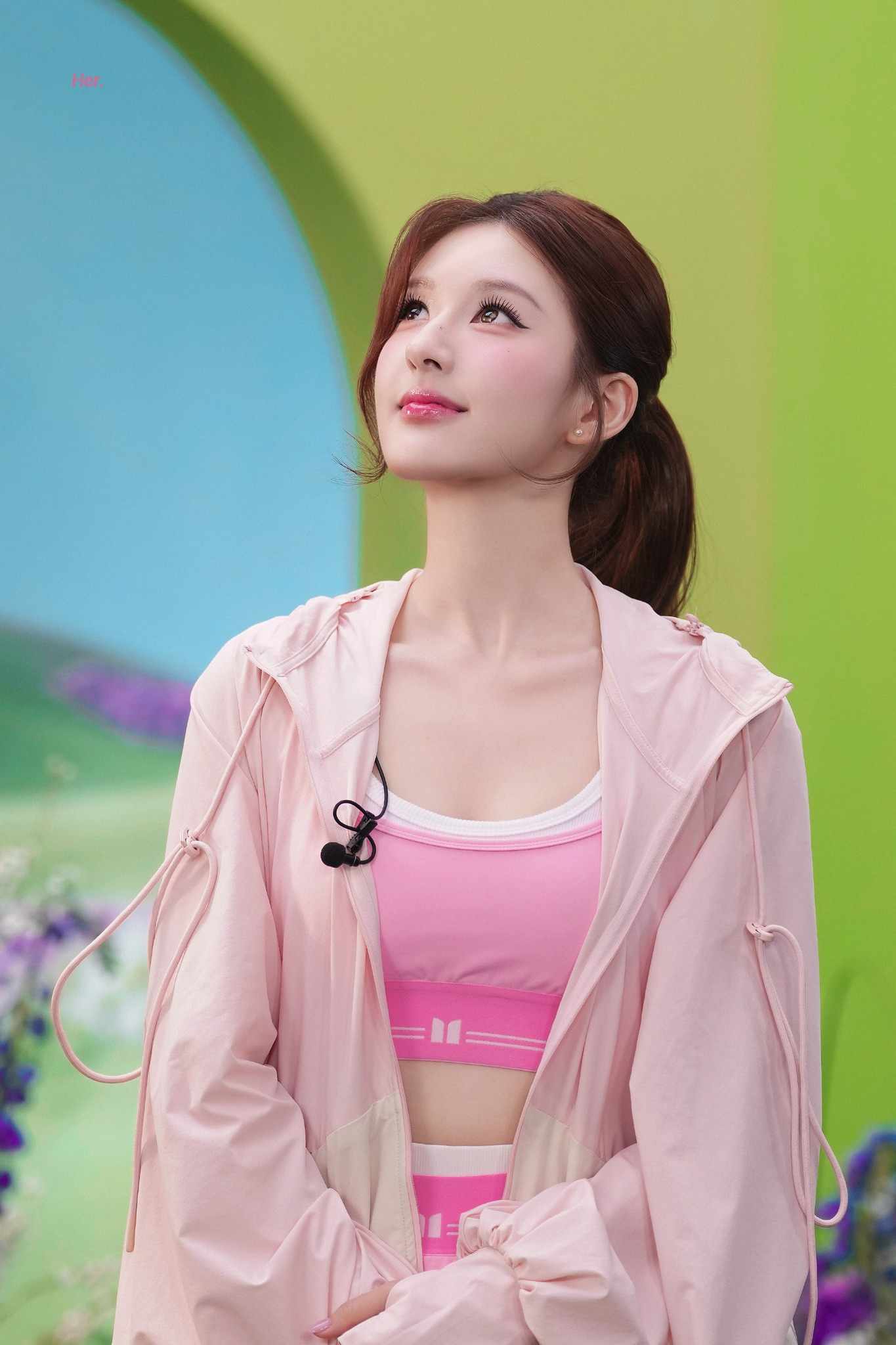 G&ograve; m&aacute; hồng như say rượu của Triệu Lộ Tư- Ảnh 4.