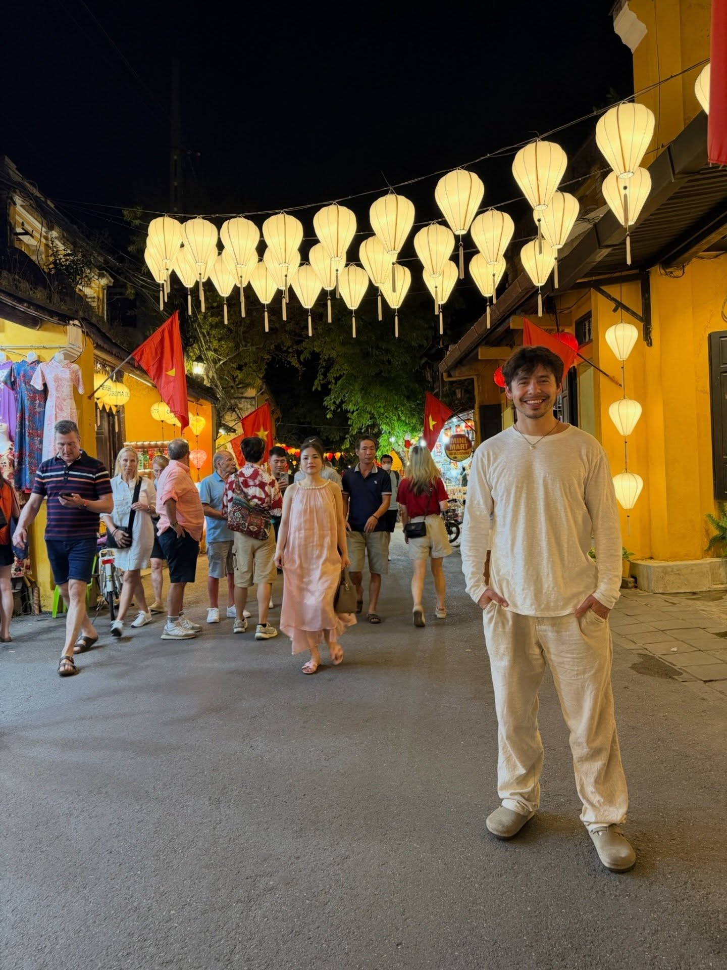 Ho&agrave;ng tử Disney thừa nhận bị Việt Nam m&ecirc; hoặc- Ảnh 3.