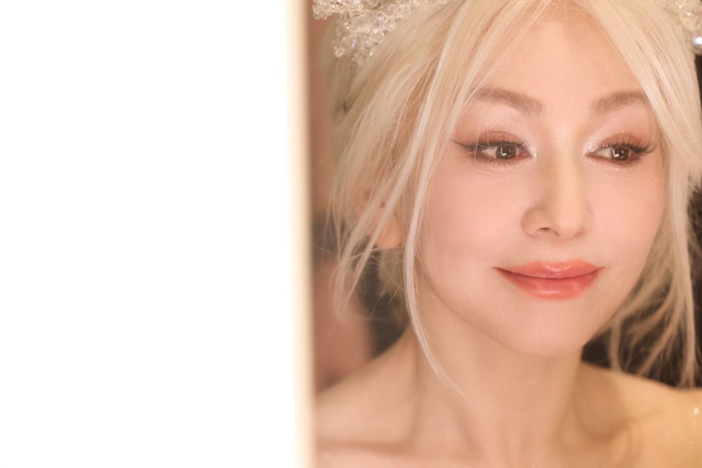 U60 vẫn l&ecirc;n đồ như c&ocirc;ng ch&uacute;a, cả Trung Quốc c&oacute; đ&uacute;ng 1 người: Thời gian kh&ocirc;ng lưu dấu vết, g&oacute;c n&agrave;o cũng n&eacute;t căng- Ảnh 6.