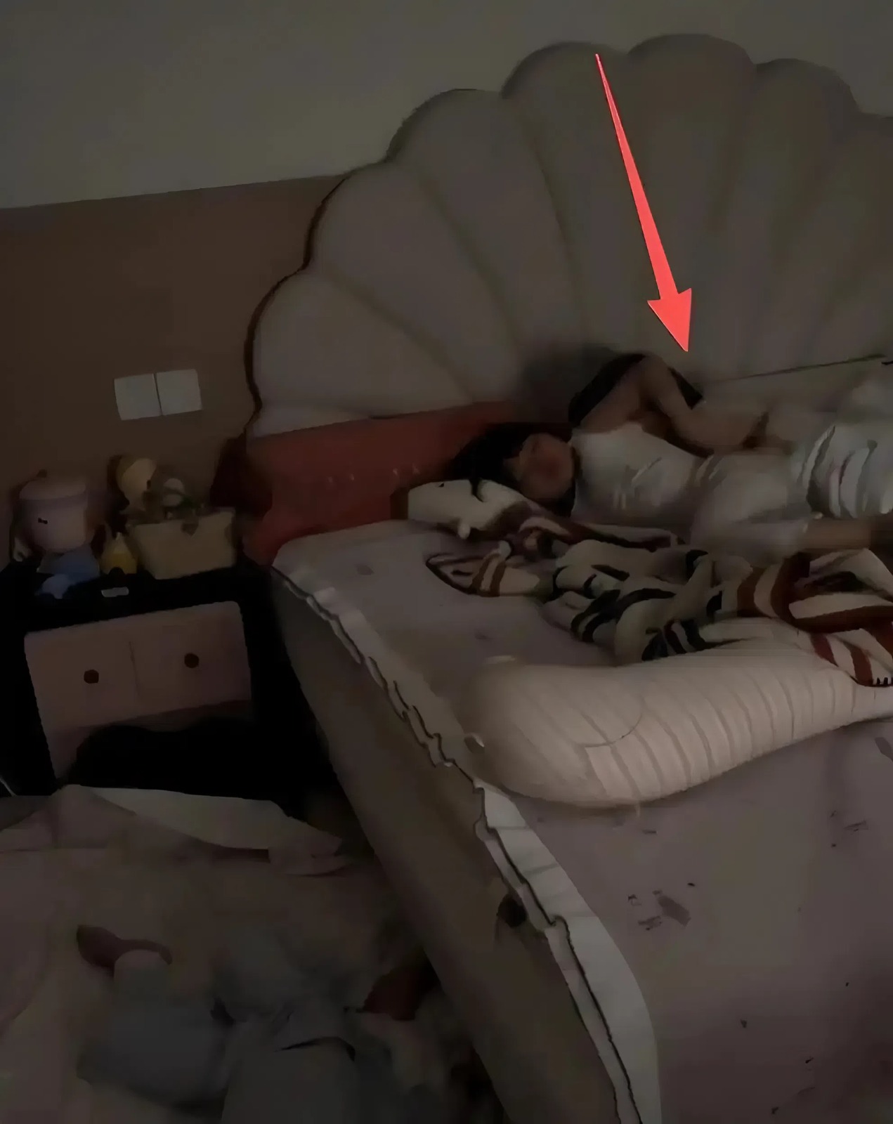 B&eacute; trai mầm non rủ bạn g&aacute;i về nh&agrave; ngủ lại, gần 400.000 người tranh c&atilde;i: "V&ocirc; tư hay thiếu ranh giới?"- Ảnh 2.