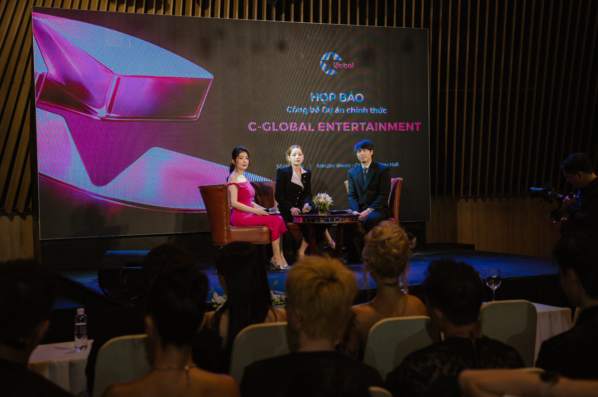 Chi Pu thẳng thắn khi bị so s&aacute;nh với c&aacute;ch Sơn T&ugrave;ng quản l&yacute; talent: &ldquo;Đ&acirc;y l&agrave; c&ocirc;ng ty n&oacute;i được l&agrave;m được&rdquo;- Ảnh 4.