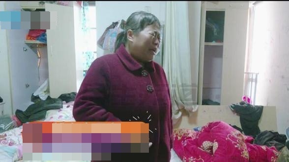 Vợ t&iacute;ch g&oacute;p hơn 100 triệu để phẫu thuật, chuẩn bị l&ecirc;n b&agrave;n mổ mới biết chồng đ&atilde; chốt đơn livestream để mua rượu hết sạch- Ảnh 1.