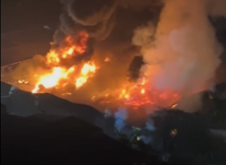 H&agrave; Nội rạng s&aacute;ng nay: Mưa đ&aacute; v&agrave; c&oacute; ch&aacute;y lớn - Ảnh 3.