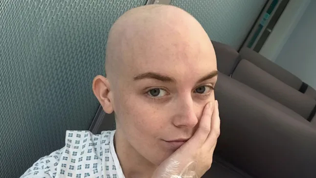 C&ocirc; g&aacute;i 26 tuổi 2 lần mắc ung thư ngậm ng&ugrave;i kể lại: "T&ocirc;i chỉ nghĩ đ&oacute; l&agrave; ngứa da th&ocirc;ng thường"- Ảnh 1.