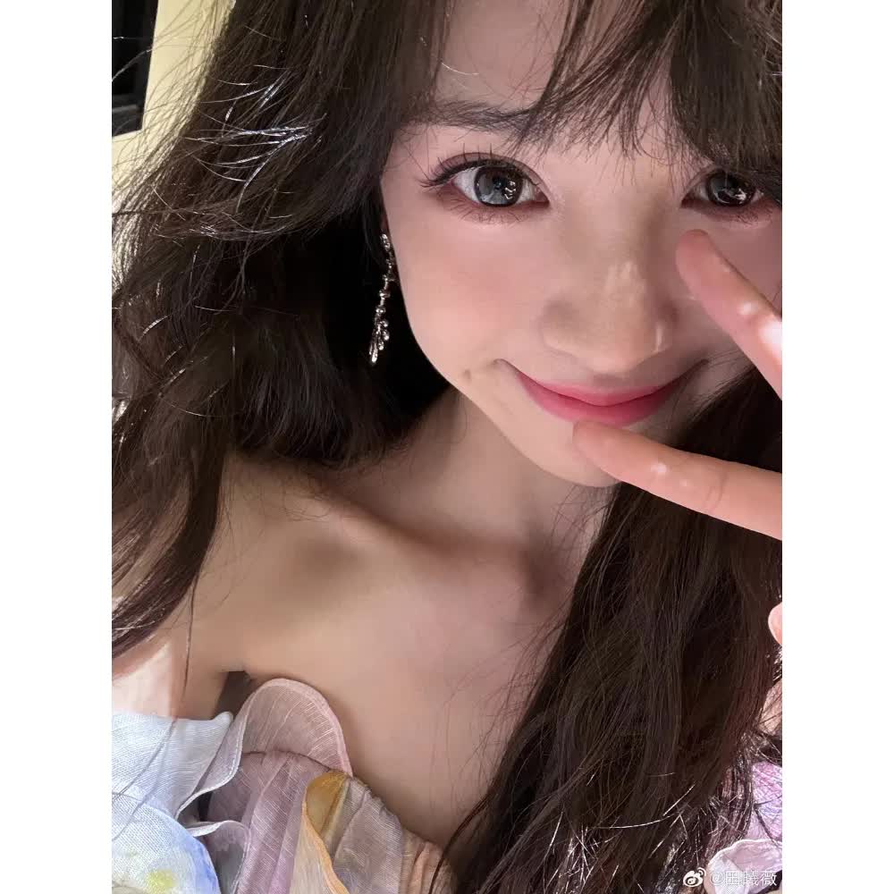 "Mỹ nhân đồ tể" dùng nhan sắc vạn người mê để hồi sinh sự nghiệp sau loạt scandal cạch mặt đồng nghiệp- Ảnh 8. "Mỹ nhân đồ tể" dùng nhan sắc vạn người mê để hồi sinh sự nghiệp sau loạt scandal cạch mặt đồng nghiệp- Ảnh 8.