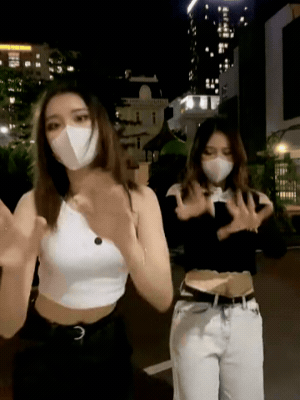 Khung h&igrave;nh "một ch&iacute;n một mười" của Phương Oanh v&agrave; chị g&aacute;i song sinh- Ảnh 3.