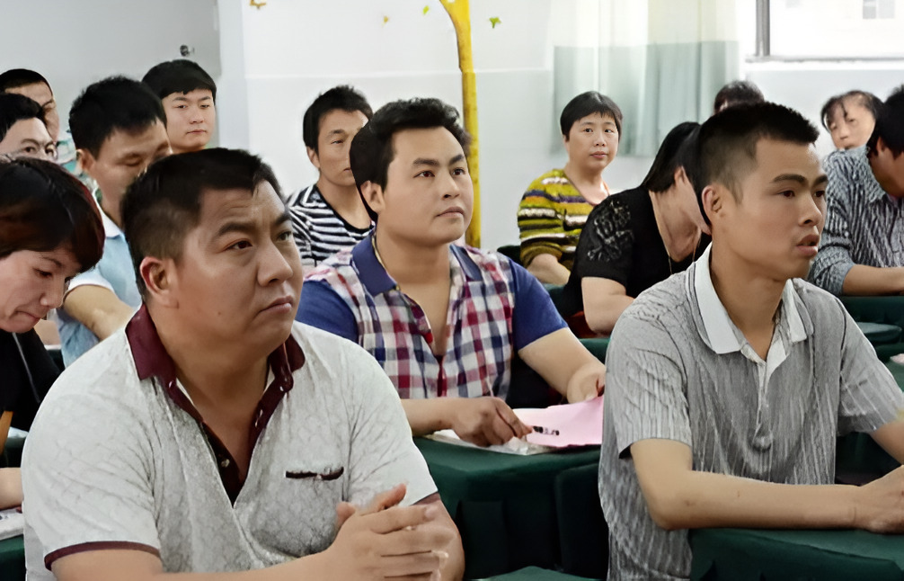 Người bố c&ocirc;ng nh&acirc;n ở H&agrave; Nội than thở chuyện con trai, 1 người hỏi ngược: "Mỗi tối anh c&oacute; ngủ ngon kh&ocirc;ng? Anh ăn ngon kh&ocirc;ng?"- Ảnh 2.