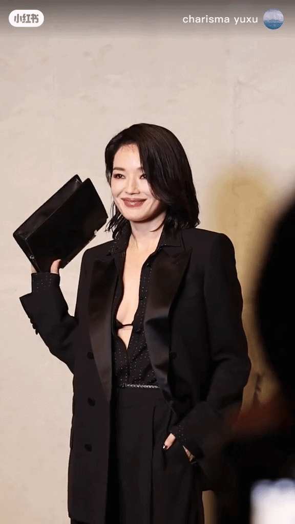 Thư Kỳ kh&ocirc;ng ngại nhường vị tr&iacute; center event cho Angelina Jolie- Ảnh 3.