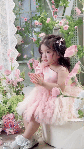 Lisa nh&agrave; Kh&aacute;nh Thi - Phan Hiển b&eacute; x&iacute;u m&agrave; xinh y&ecirc;u, thần th&aacute;i sao nh&iacute;, đời n&agrave;y "kh&ocirc;ng rực rỡ" sao được!- Ảnh 2.