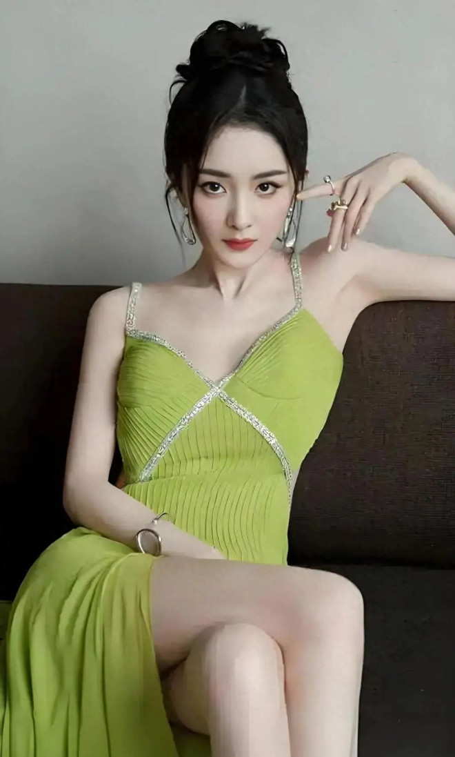 5 sao nữ gi&agrave;u nhất Cbiz: Triệu Lệ Dĩnh đứng ch&oacute;t với 13.300 tỷ, số 1 qu&aacute; đỗi 