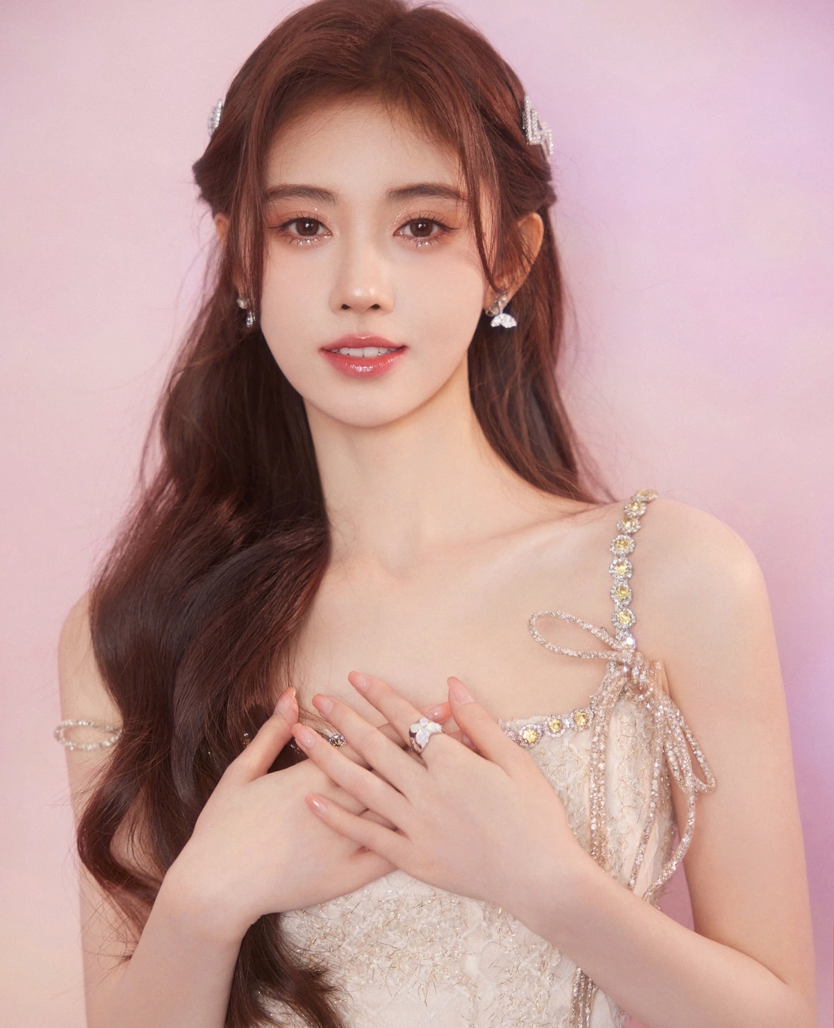 Mỹ nh&acirc;n đẹp nhất xứ Trung bị tố 