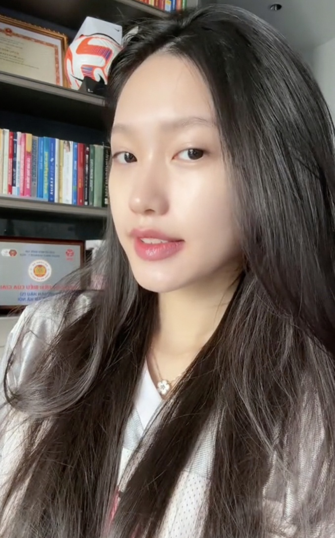 Tiểu thư Do&atilde;n Hải My chống gi&agrave; bằng chai serum gần 3 triệu, ưng qu&aacute; mua lu&ocirc;n lại lần 2- Ảnh 1.