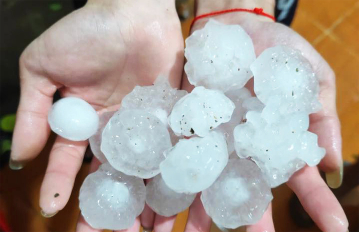 Nguy&ecirc;n nh&acirc;n mưa đ&aacute; tr&uacute;t xuống H&agrave; Nội v&agrave; loạt tỉnh th&agrave;nh miền Bắc- Ảnh 1.