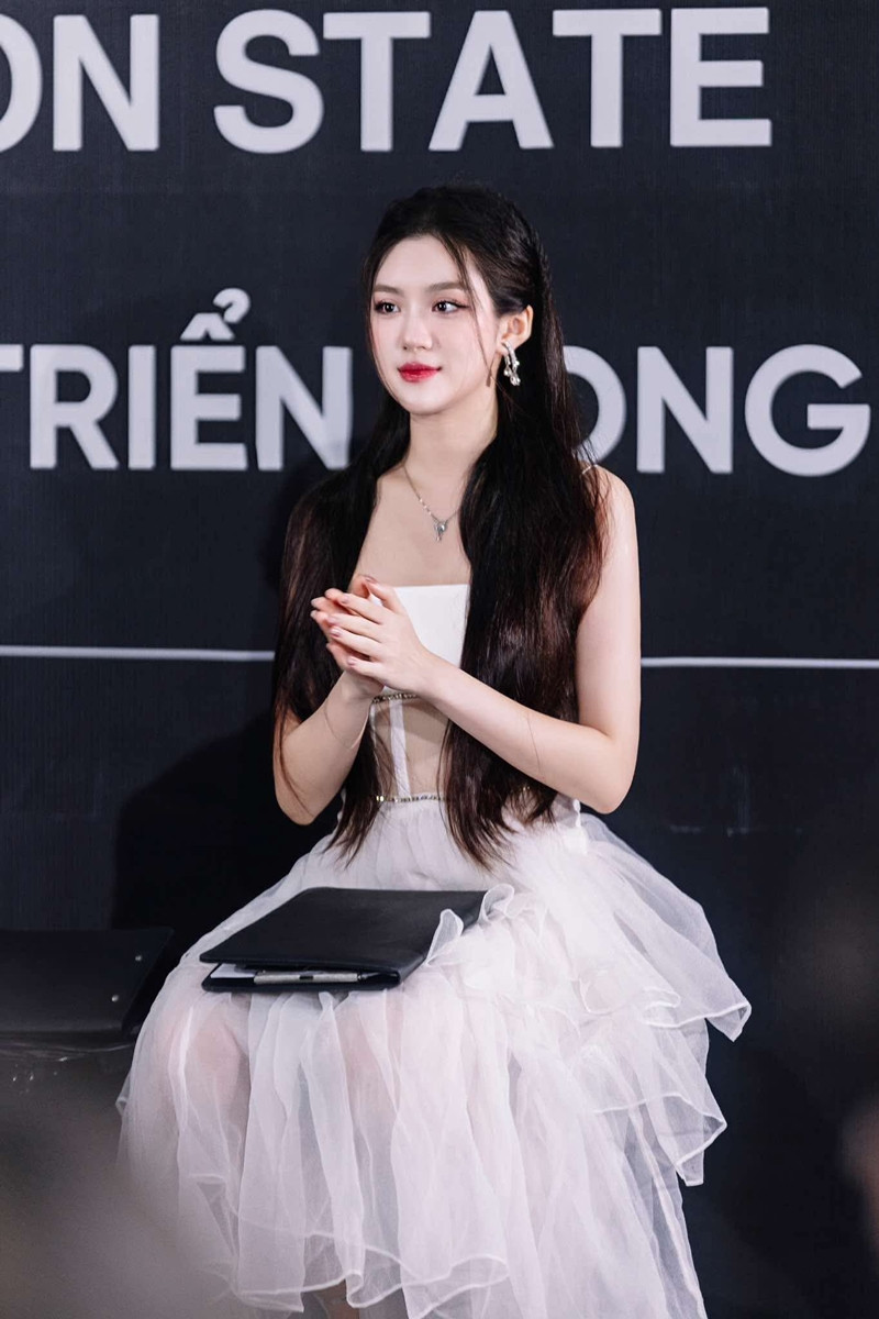 Phương Oanh đăng quang Miss World Vietnam 2025, trường Phan Đ&igrave;nh Ph&ugrave;ng H&agrave; Nội một lần nữa chứng minh đ&acirc;y quả l&agrave; "l&ograve; luyện hoa hậu, hot girl"!- Ảnh 3.