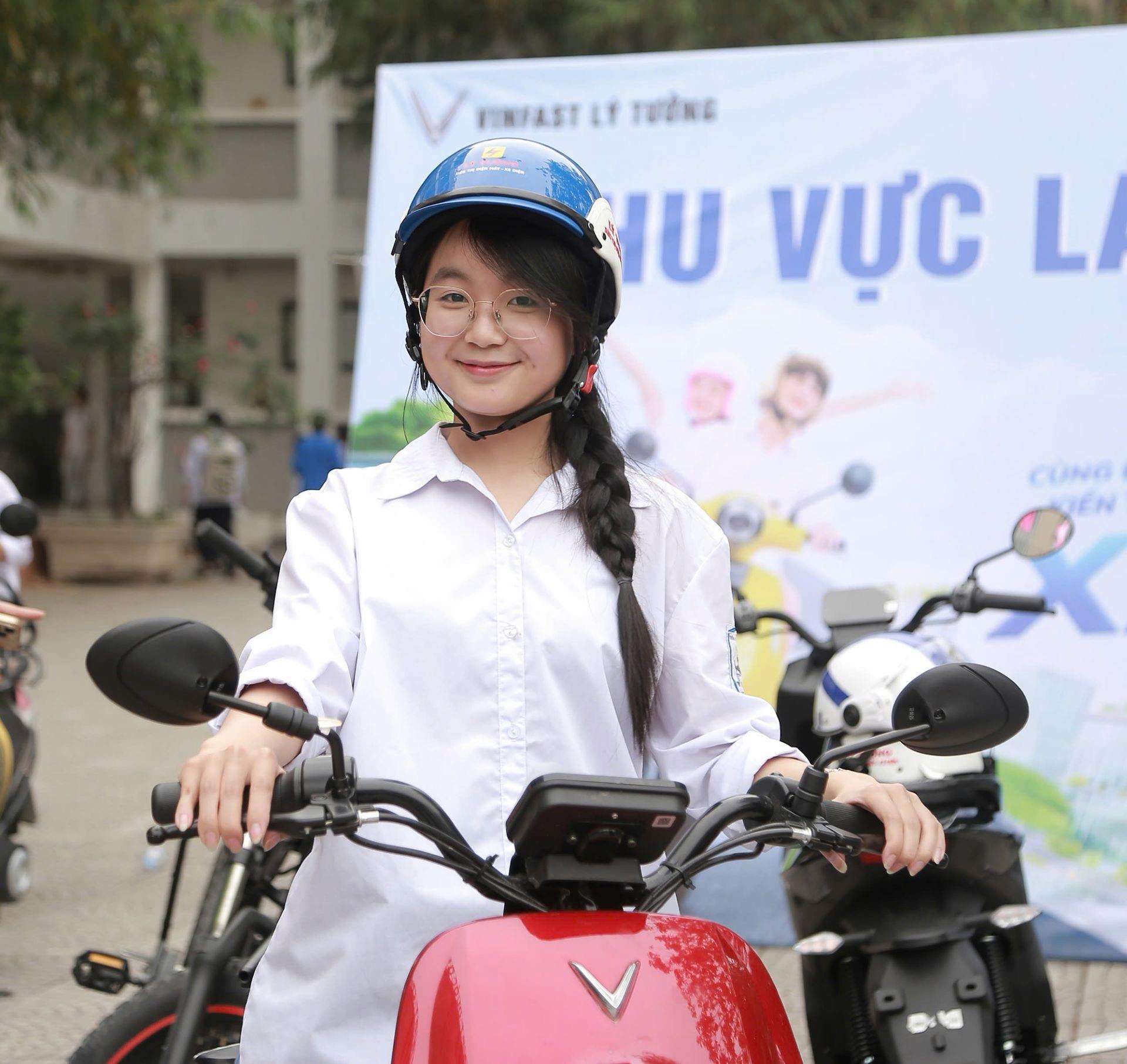 Chuỗi sự kiện &ldquo;Phủ xanh trường học 2026&rdquo;: Học sinh H&agrave; Nội trải nghiệm xe điện VinFast, lan tỏa th&ocirc;ng điệp sống xanh- Ảnh 3.