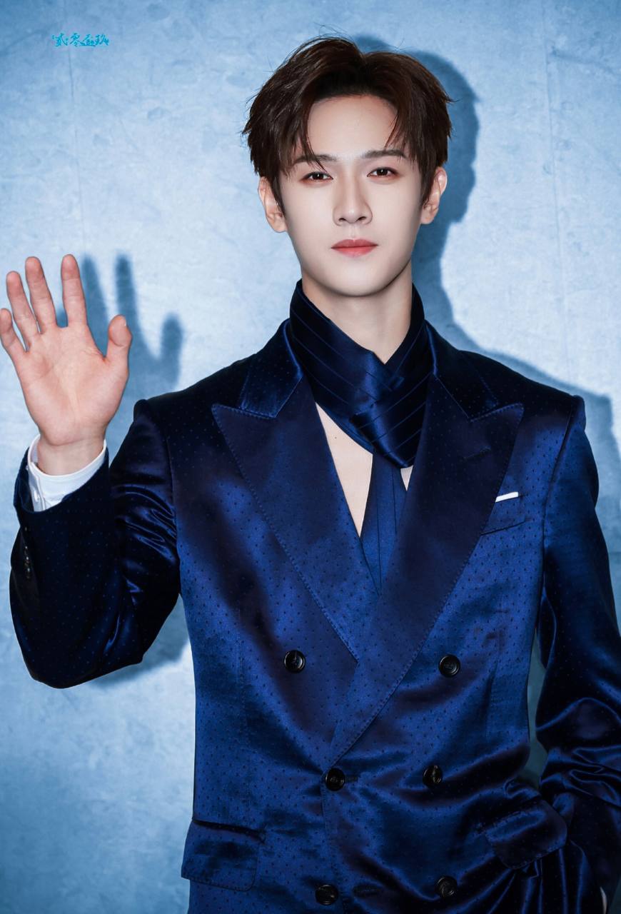 Thư Kỳ kh&ocirc;ng ngại nhường vị tr&iacute; center event cho Angelina Jolie- Ảnh 6.