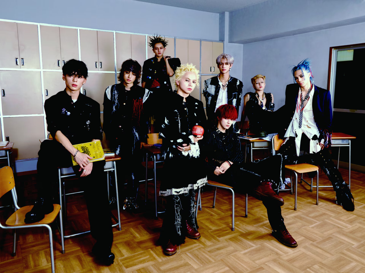 Gặp gỡ nhóm nam Nhật Bản cực chất hiện tại: Nhạc hot nghe mòn tai giờ mới biết mặt, mê mẩn sự cuồng nhiệt của khán giả Việt- Ảnh 7. Gặp gỡ nhóm nam Nhật Bản cực chất hiện tại: Nhạc hot nghe mòn tai giờ mới biết mặt, mê mẩn sự cuồng nhiệt của khán giả Việt- Ảnh 7.