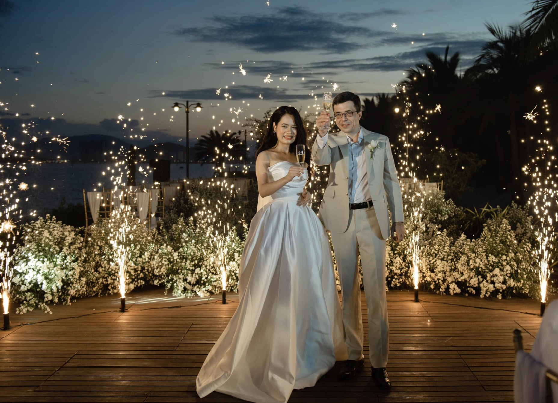 H&ocirc;n nh&acirc;n k&iacute;n tiếng của Shark Tuệ L&acirc;m v&agrave; chồng Ph&oacute; tổng Gi&aacute;m đốc ng&acirc;n h&agrave;ng lớn- Ảnh 2.