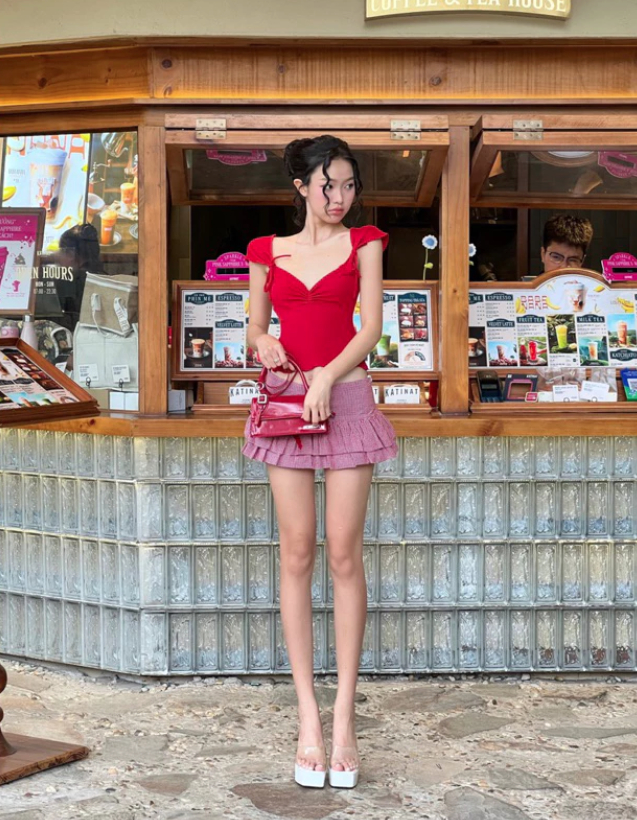 Qu&aacute; khứ "mặc g&igrave; cũng được khen đẹp" của Kh&aacute;nh Huyền 2k4- Ảnh 18.