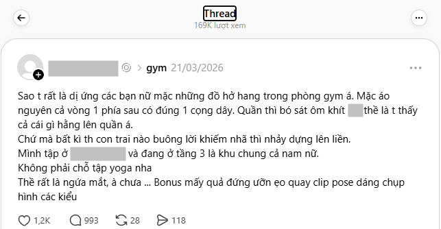 &ldquo;Ngứa mắt&rdquo; v&igrave; hội mặc đồ gym thiếu vải, người đi tập l&ecirc;n tiếng: "PT của t&ocirc;i bảo phải mặc hở v&igrave;..."- Ảnh 1.