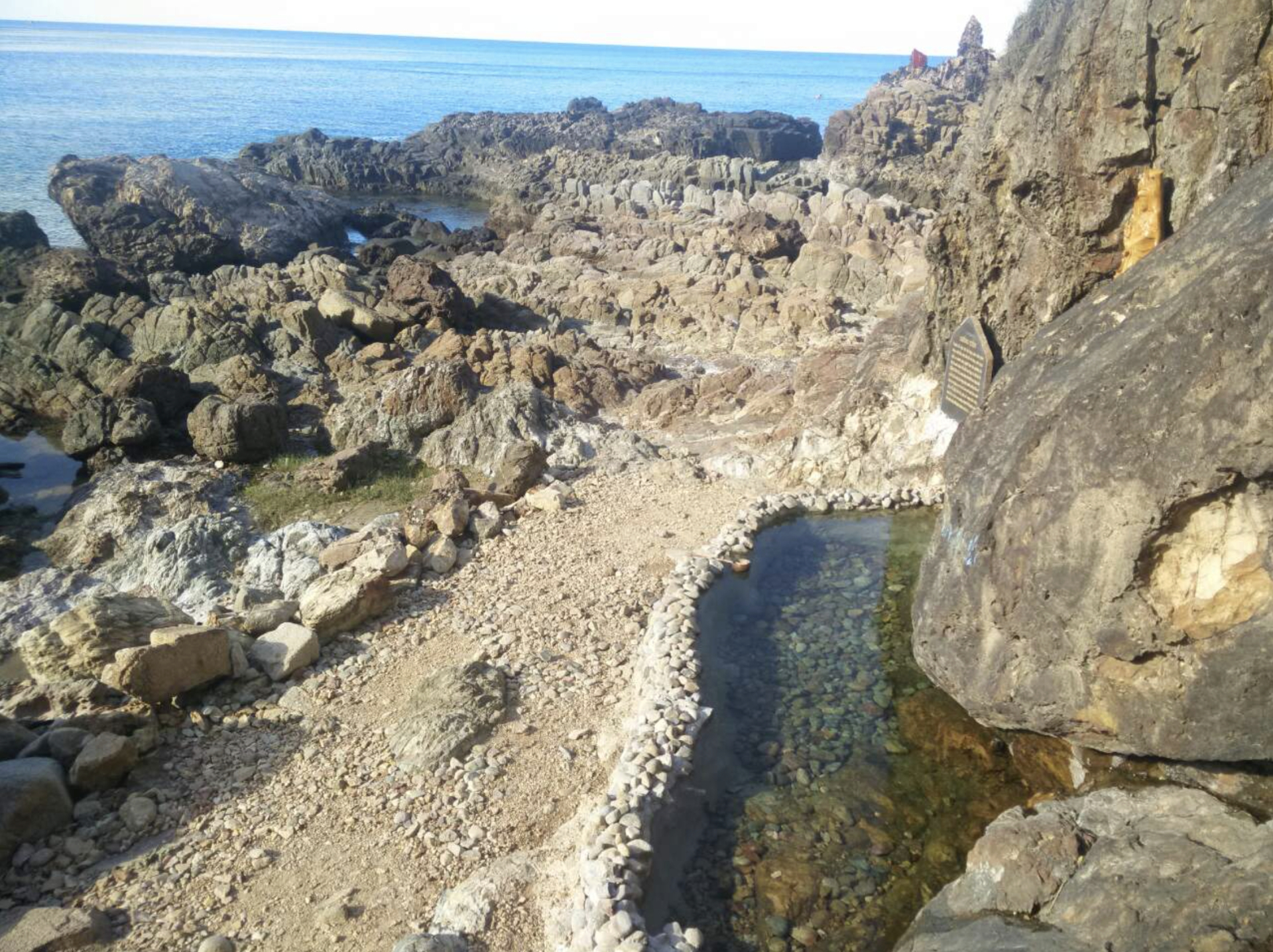 Giếng Ti&ecirc;n ở Eo Gi&oacute;: Mạch nước ngọt ngh&igrave;n năm kh&ocirc;ng cạn, điểm tựa linh thi&ecirc;ng của v&ocirc; số ngư d&acirc;n- Ảnh 2.