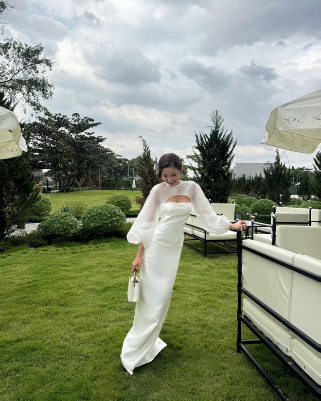 Qu&aacute; khứ "mặc g&igrave; cũng được khen đẹp" của Kh&aacute;nh Huyền 2k4- Ảnh 7.