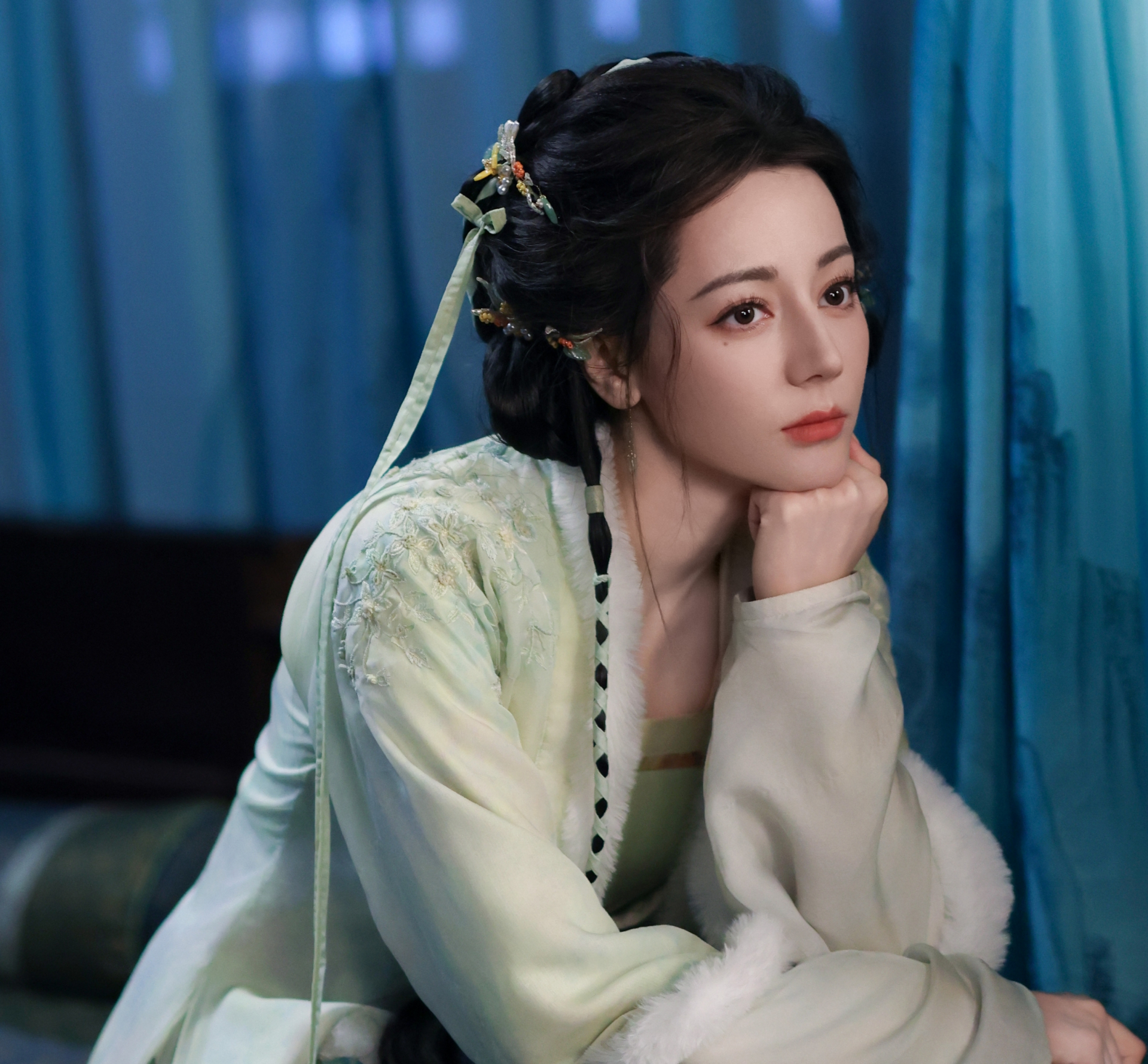 Ph&eacute;p m&agrave;u cũng kh&ocirc;ng cứu nổi Địch Lệ Nhiệt Ba- Ảnh 1.