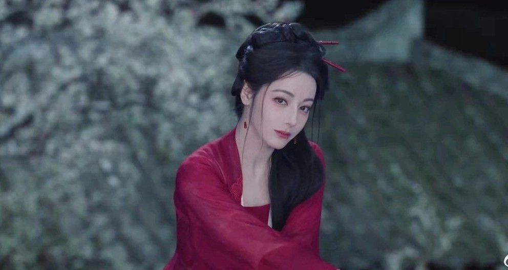 T&igrave;nh thế tuyệt vọng của Địch Lệ Nhiệt Ba- Ảnh 2.