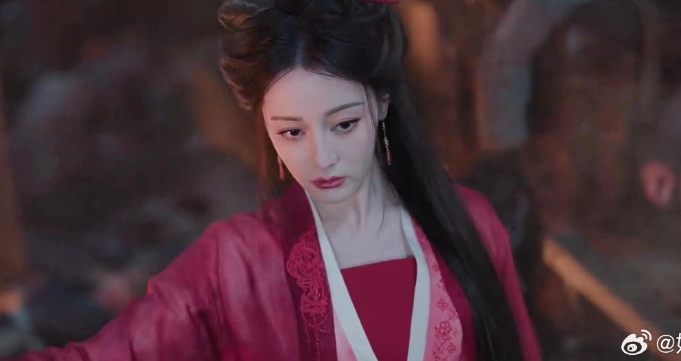 T&igrave;nh thế tuyệt vọng của Địch Lệ Nhiệt Ba- Ảnh 3.