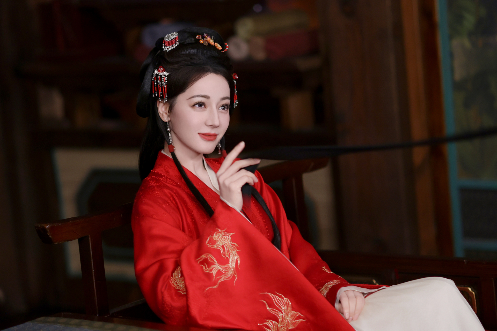 Ph&eacute;p m&agrave;u cũng kh&ocirc;ng cứu nổi Địch Lệ Nhiệt Ba- Ảnh 2.