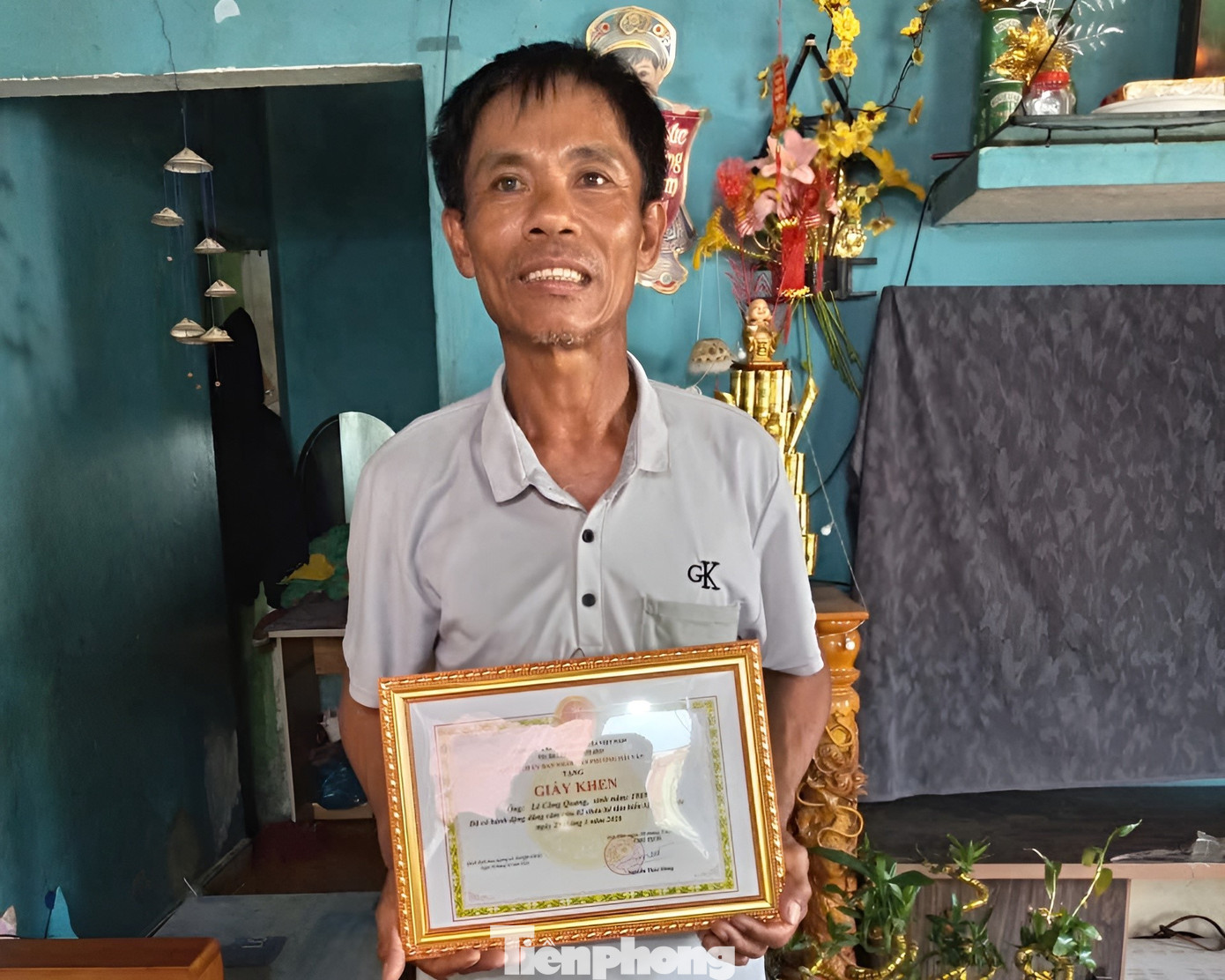 Lao ra s&oacute;ng dữ cứu 2 ch&aacute;u nhỏ, người đ&agrave;n &ocirc;ng Đ&agrave; Nẵng kể ph&uacute;t sinh tử- Ảnh 1.