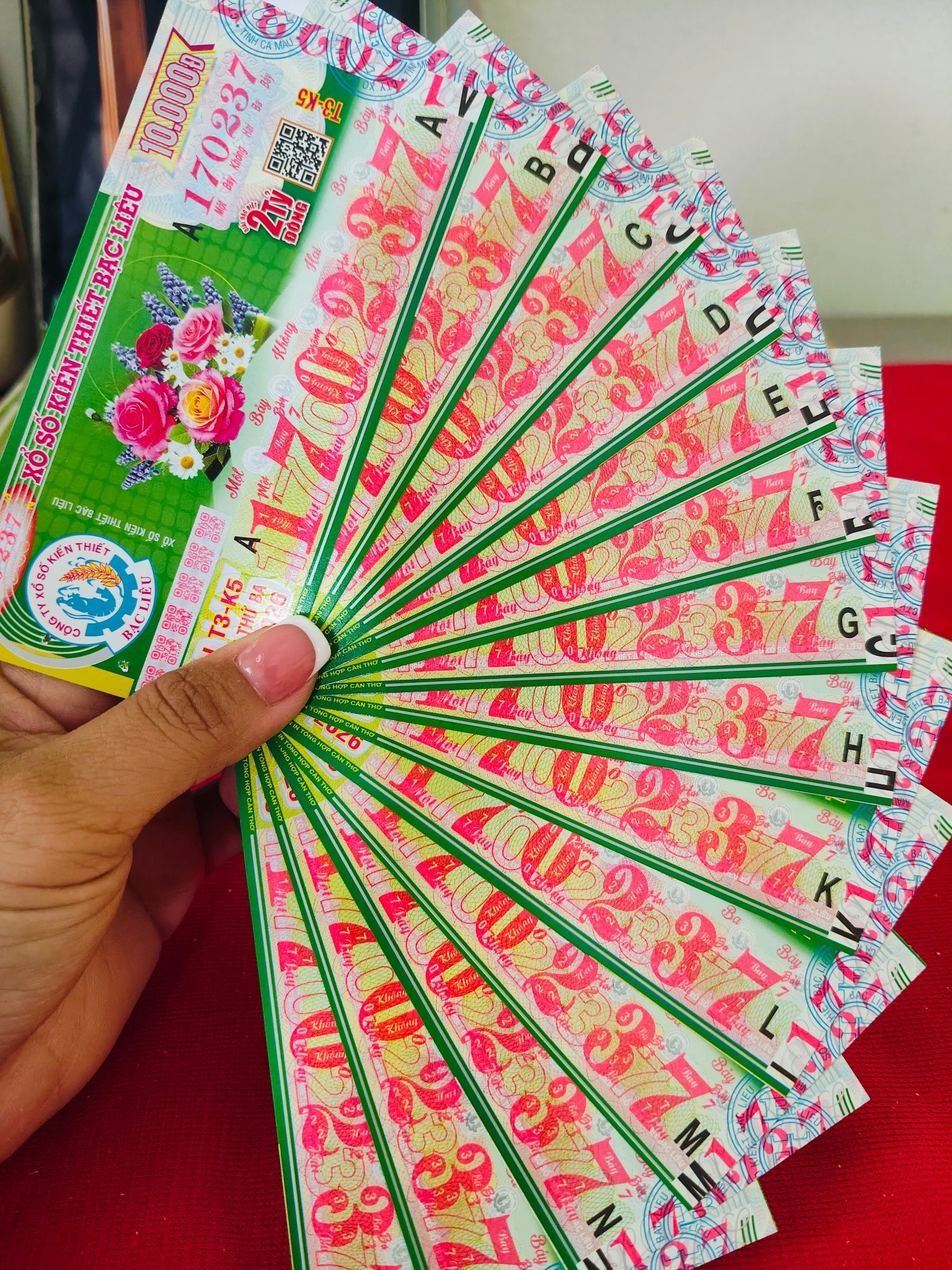 Sáng 31-3, lộ diện nhiều người trúng thưởng xổ số miền Nam- Ảnh 7. Sáng 31-3, lộ diện nhiều người trúng thưởng xổ số miền Nam- Ảnh 7.