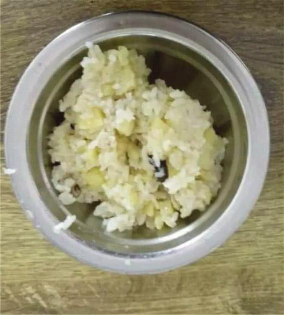 Dặn con b&iacute; mật chụp ảnh bữa ăn b&aacute;n tr&uacute;, b&agrave; mẹ t&aacute; hoả khi xem ảnh: Thế cũng xứng gọi l&agrave; "cơm trưa" sao?- Ảnh 2.