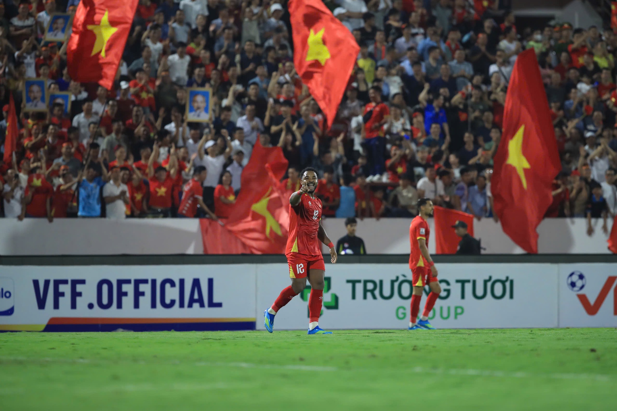 Xuân Son thị uy sức mạnh, lập cú đúp "huỷ diệt" tuyển Malaysia- Ảnh 6. Xuân Son thị uy sức mạnh, lập cú đúp "huỷ diệt" tuyển Malaysia- Ảnh 6.