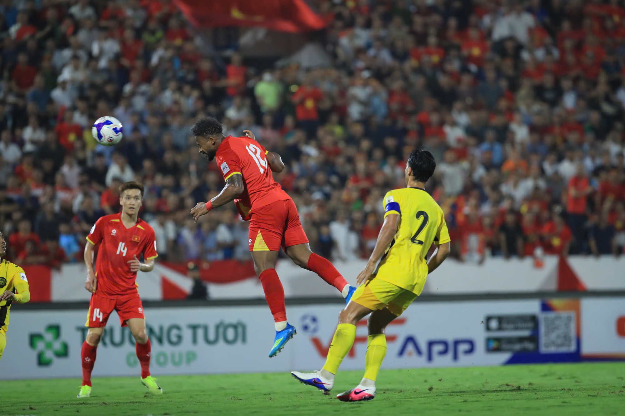 Xuân Son thị uy sức mạnh, lập cú đúp "huỷ diệt" tuyển Malaysia- Ảnh 5. Xuân Son thị uy sức mạnh, lập cú đúp "huỷ diệt" tuyển Malaysia- Ảnh 5.