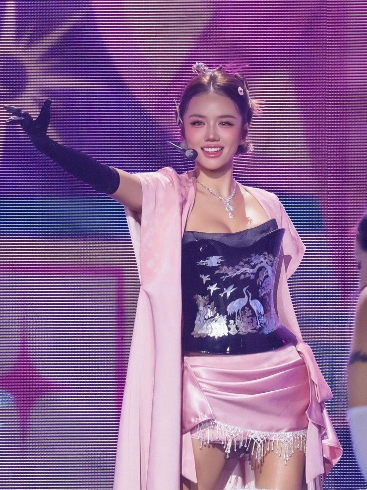 V&igrave; sao cũng l&agrave; da n&acirc;u m&agrave; Xo&agrave;i Non được ủng hộ qu&aacute; trời, Huyền 204, Phương Ly lại &ldquo;s&oacute;ng gi&oacute;&rdquo;?- Ảnh 9.