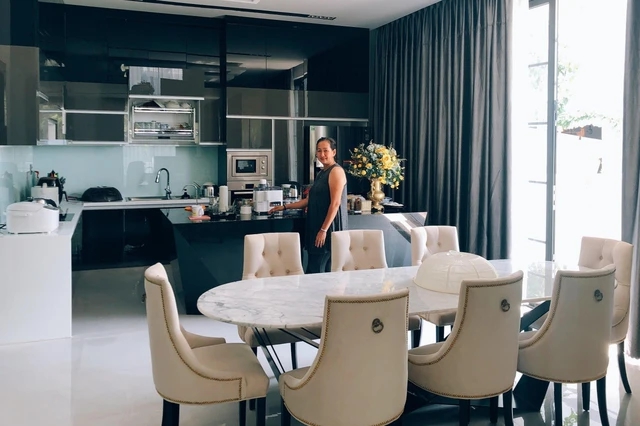 Trai ngh&egrave;o miền T&acirc;y nay l&agrave; ng&ocirc;i sao showbiz: Sở hữu biệt thự 40 tỷ xa hoa, c&ograve;n tậu cả cơ ngơi 25 tỷ tặng bố mẹ- Ảnh 21.