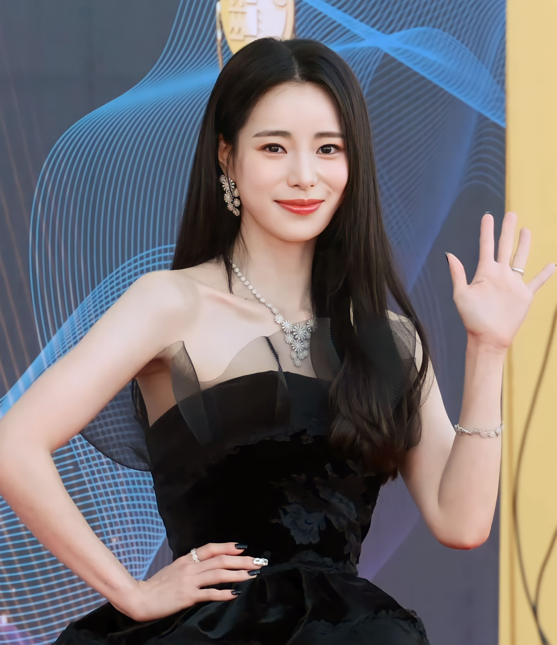 Cặp đ&ocirc;i phim giả t&igrave;nh thật cứ đến C&aacute; th&aacute;ng Tư l&agrave; lại viral: Ch&agrave;ng đẹp trai kh&oacute; cưỡng, n&agrave;ng sexy kh&ocirc;ng ai bằng- Ảnh 5.