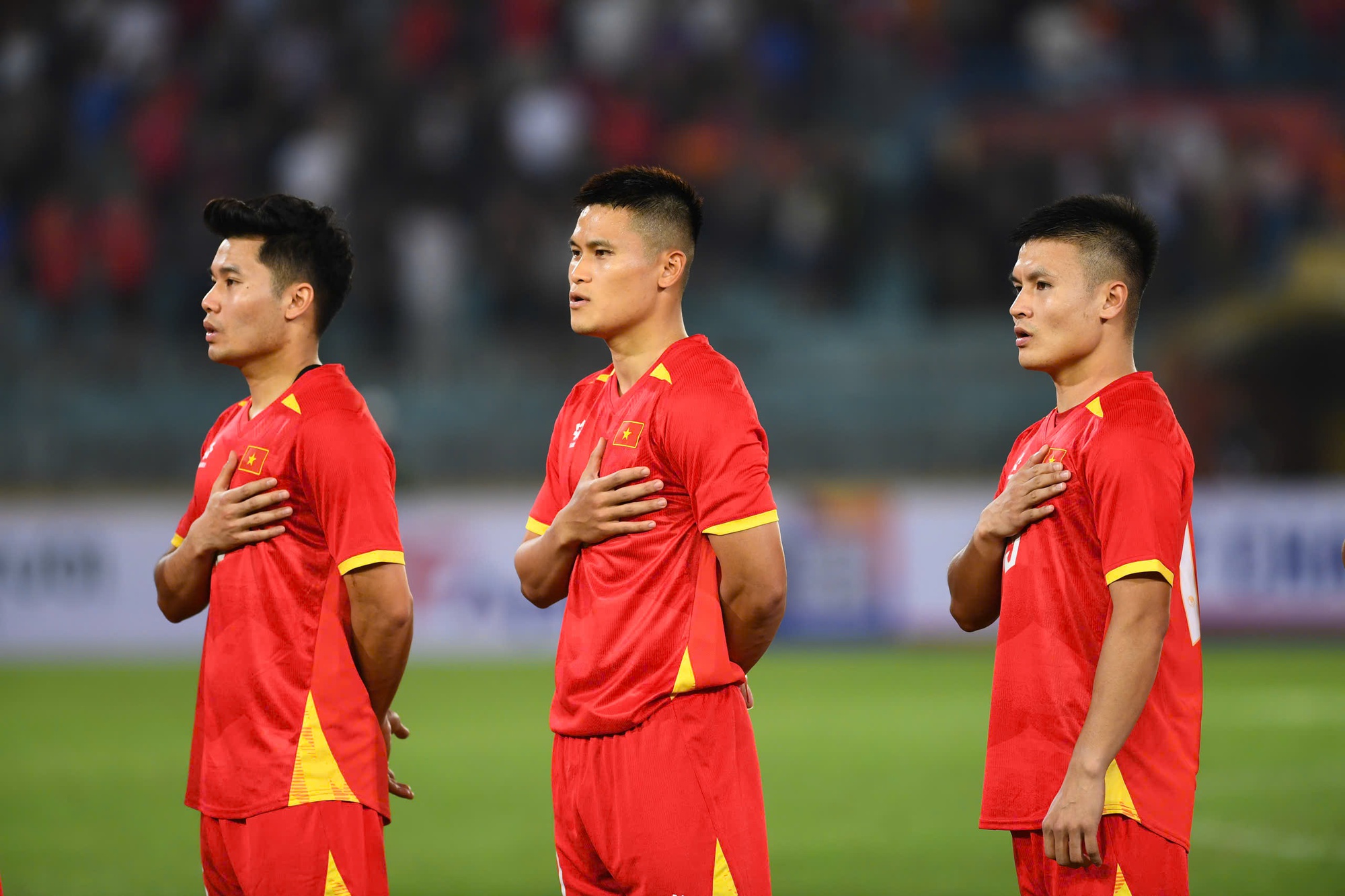 Đội h&igrave;nh Việt Nam vs Malaysia: Xu&acirc;n Son ngồi dự bị, Trung Ki&ecirc;n được trao cơ hội bắt ch&iacute;nh?- Ảnh 1.