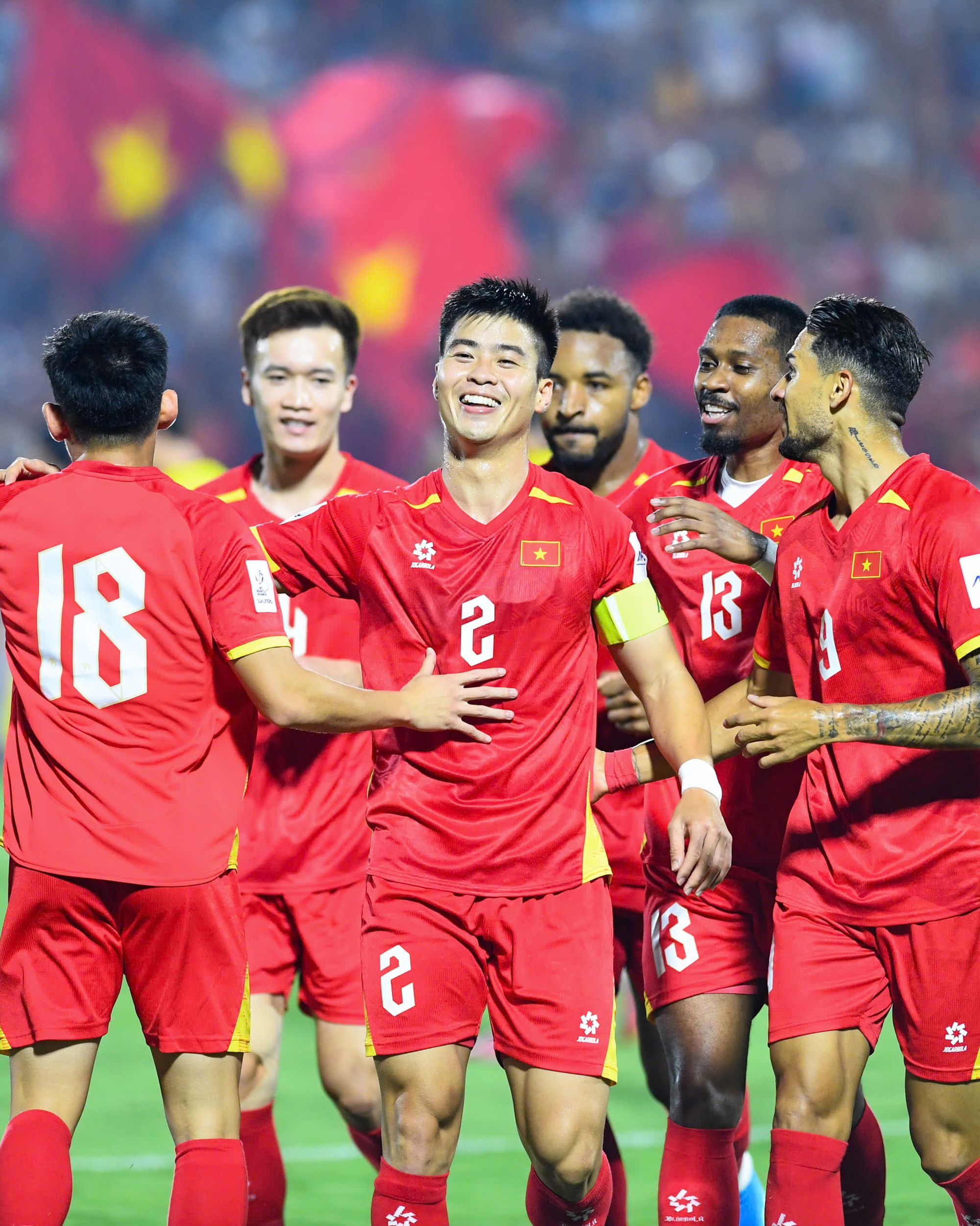 Xuân Son thị uy sức mạnh, lập cú đúp "huỷ diệt" tuyển Malaysia- Ảnh 14. Xuân Son thị uy sức mạnh, lập cú đúp "huỷ diệt" tuyển Malaysia- Ảnh 14.
