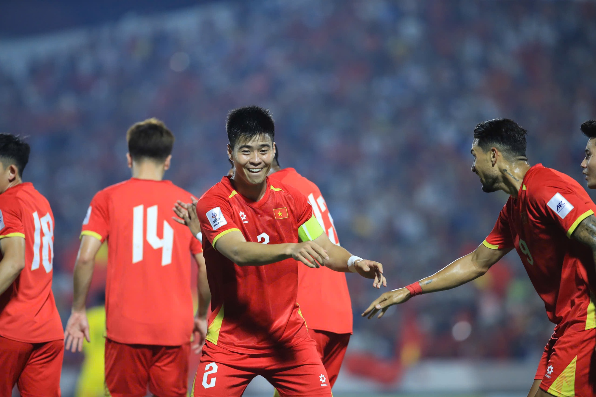 Xuân Son thị uy sức mạnh, lập cú đúp "huỷ diệt" tuyển Malaysia- Ảnh 13. Xuân Son thị uy sức mạnh, lập cú đúp "huỷ diệt" tuyển Malaysia- Ảnh 13.