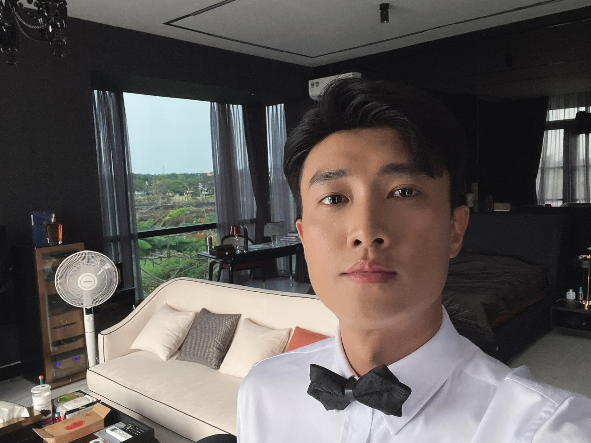 Trai ngh&egrave;o miền T&acirc;y nay l&agrave; ng&ocirc;i sao showbiz: Sở hữu biệt thự 40 tỷ xa hoa, c&ograve;n tậu cả cơ ngơi 25 tỷ tặng bố mẹ- Ảnh 12.