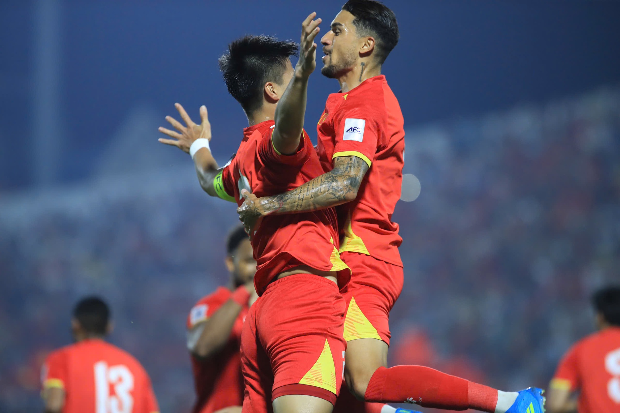 Xuân Son thị uy sức mạnh, lập cú đúp "huỷ diệt" tuyển Malaysia- Ảnh 10. Xuân Son thị uy sức mạnh, lập cú đúp "huỷ diệt" tuyển Malaysia- Ảnh 10.