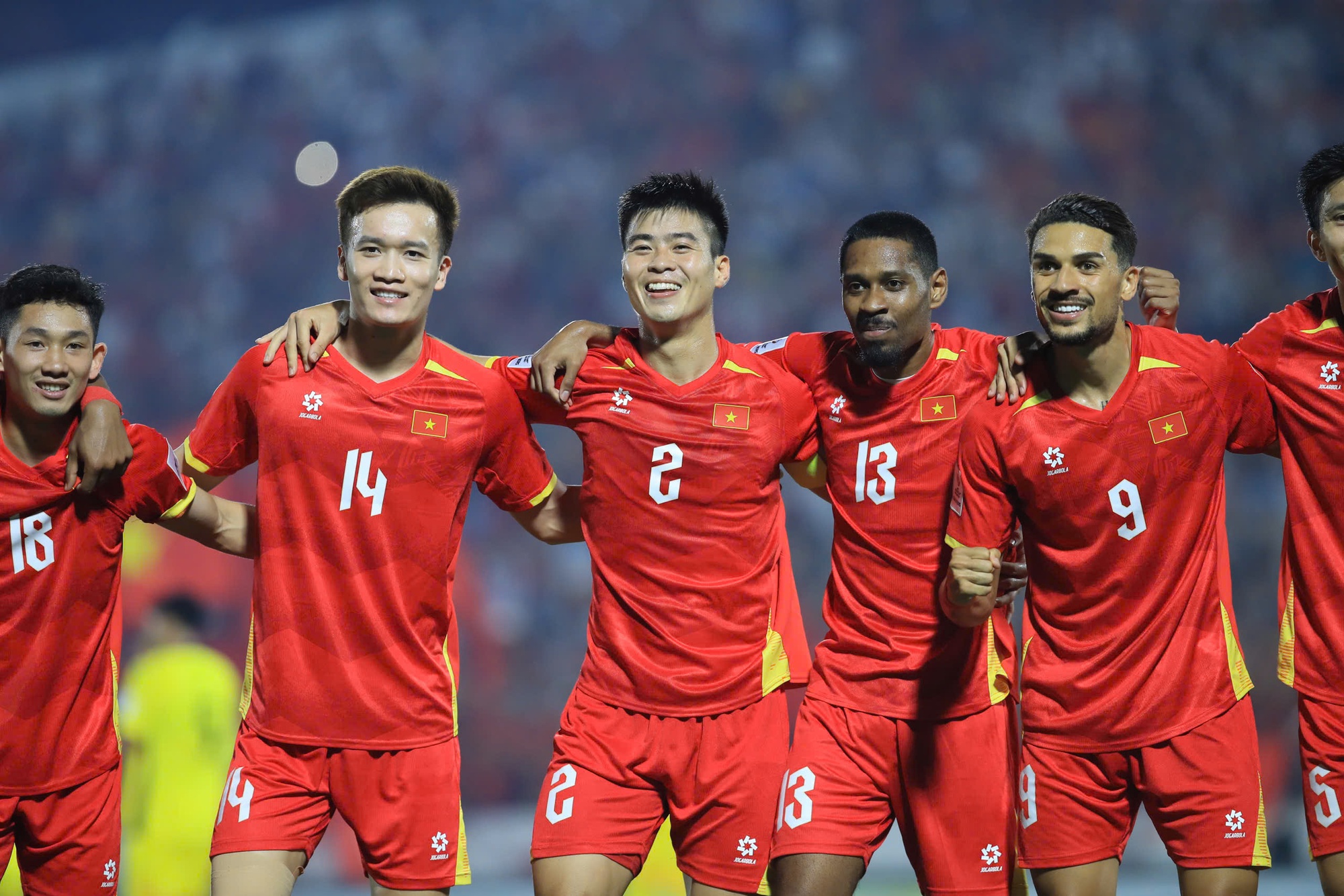 Xuân Son thị uy sức mạnh, lập cú đúp "huỷ diệt" tuyển Malaysia- Ảnh 12. Xuân Son thị uy sức mạnh, lập cú đúp "huỷ diệt" tuyển Malaysia- Ảnh 12.