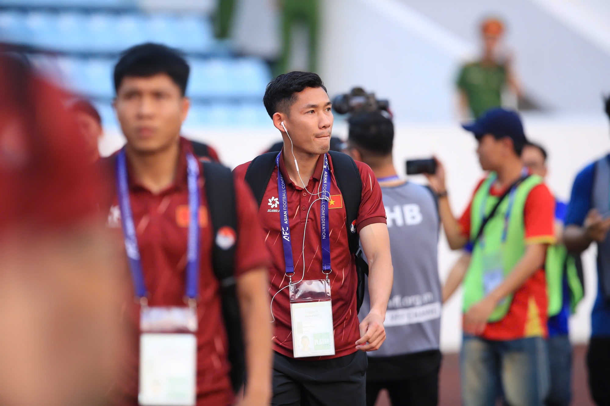 Doãn Hải My đọ sắc với vợ Hoàng Hên trên khán đài cổ vũ tuyển Việt Nam: Viusal xinh bất chấp cam thường!- Ảnh 14. Doãn Hải My đọ sắc với vợ Hoàng Hên trên khán đài cổ vũ tuyển Việt Nam: Viusal xinh bất chấp cam thường!- Ảnh 14.