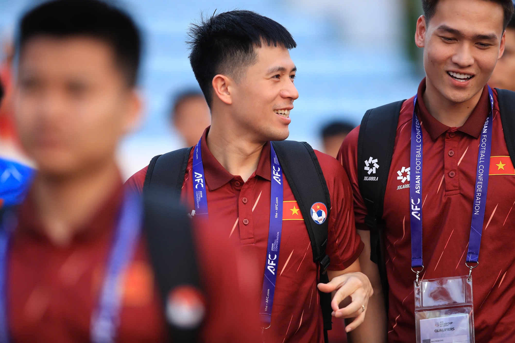 Doãn Hải My đọ sắc với vợ Hoàng Hên trên khán đài cổ vũ tuyển Việt Nam: Viusal xinh bất chấp cam thường!- Ảnh 7. Doãn Hải My đọ sắc với vợ Hoàng Hên trên khán đài cổ vũ tuyển Việt Nam: Viusal xinh bất chấp cam thường!- Ảnh 7.