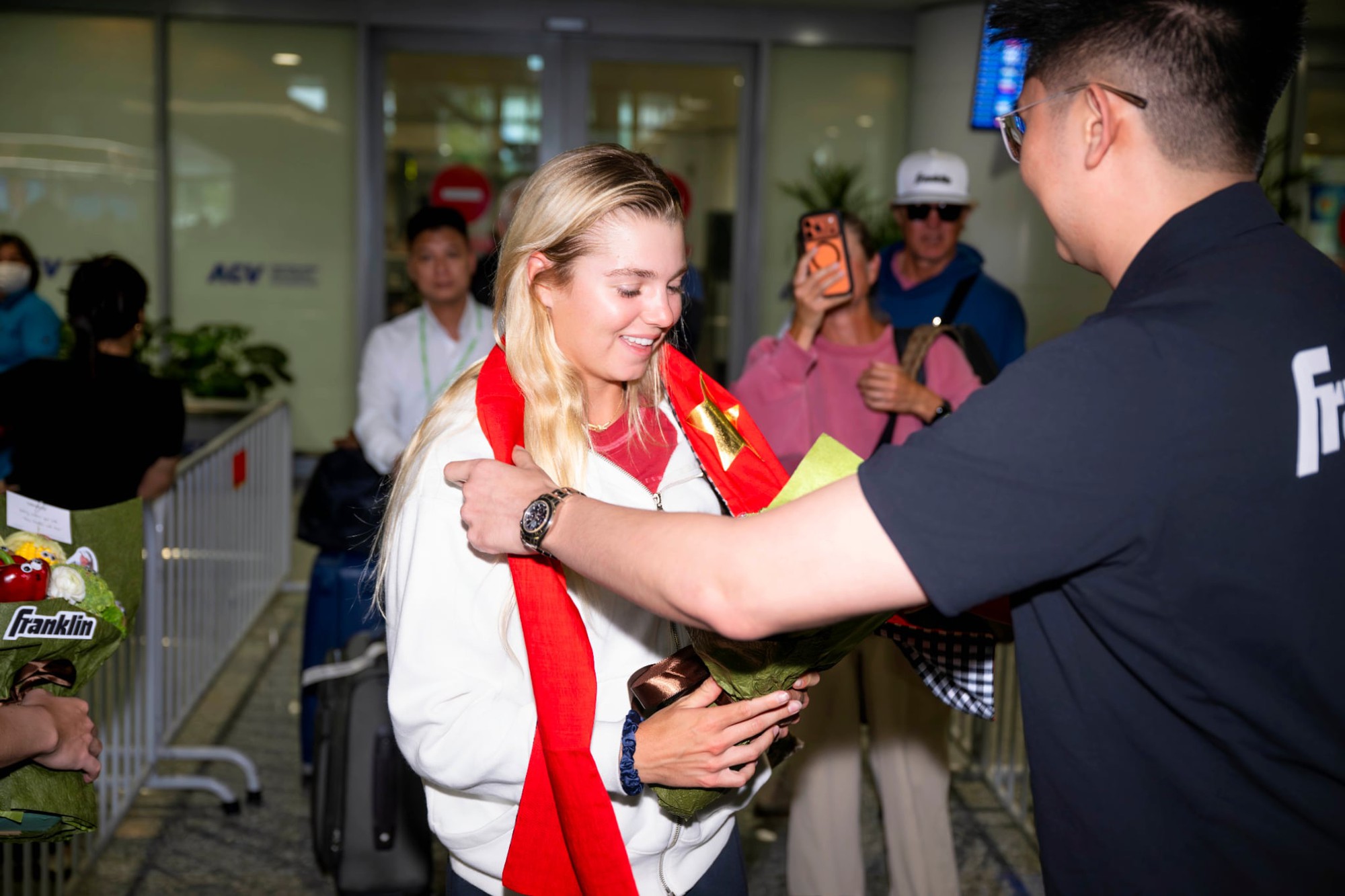 Nữ ho&agrave;ng Pickleball thế giới "Anna Thu Thuỷ" visual s&aacute;ng bừng khi đến Việt Nam, sẵn s&agrave;ng cho PPA Asia 1000 - MB Hanoi Cup 2026- Ảnh 4.