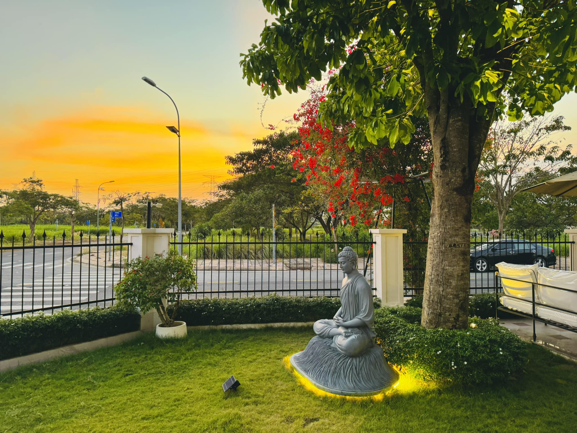 Trai ngh&egrave;o miền T&acirc;y nay l&agrave; ng&ocirc;i sao showbiz: Sở hữu biệt thự 40 tỷ xa hoa, c&ograve;n tậu cả cơ ngơi 25 tỷ tặng bố mẹ- Ảnh 3.