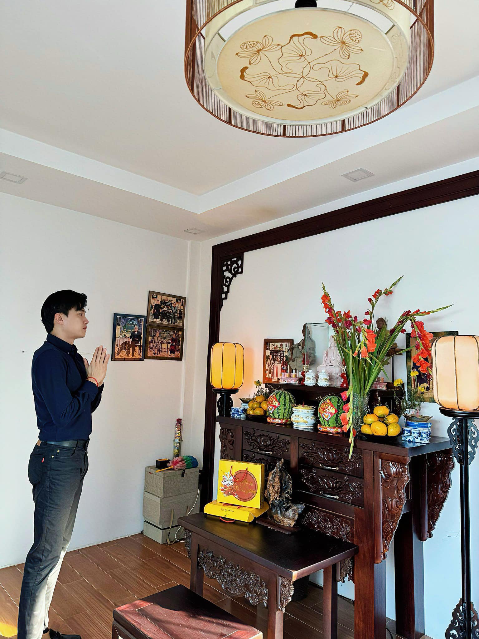 Trai ngh&egrave;o miền T&acirc;y nay l&agrave; ng&ocirc;i sao showbiz: Sở hữu biệt thự 40 tỷ xa hoa, c&ograve;n tậu cả cơ ngơi 25 tỷ tặng bố mẹ- Ảnh 17.